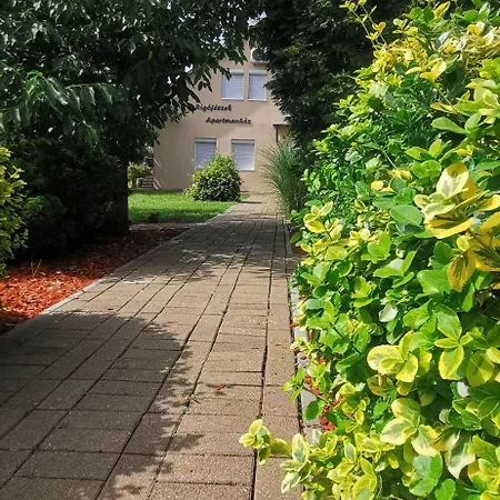 Rigofeszek Apartmanhaz * Гардонь
