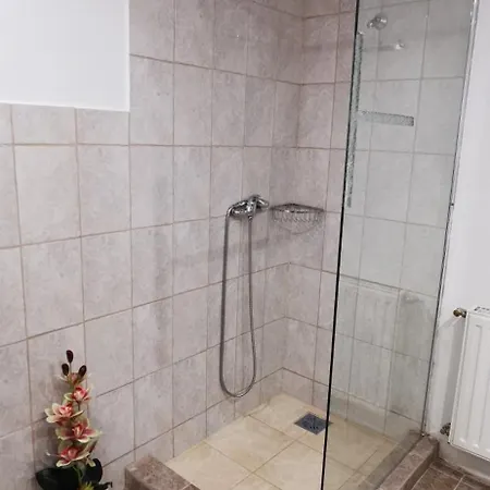Lägenhet Rigofeszek Apartmanhaz *
