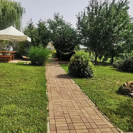 Rigofeszek Apartmanhaz * Gardony