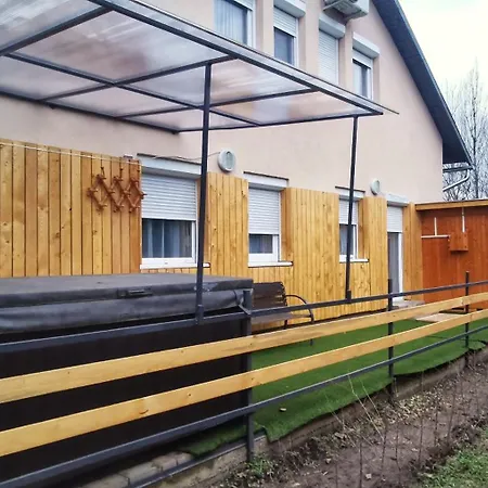 Апартаменты Rigofeszek Apartmanhaz Гардонь