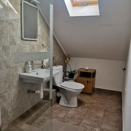 Rigofeszek Apartmanhaz Гардонь