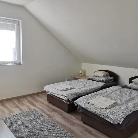 Rigofeszek Apartmanhaz Гардонь