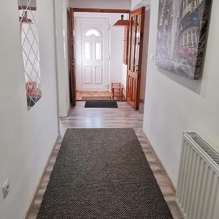 Rigofeszek Apartmanhaz * Гардонь
