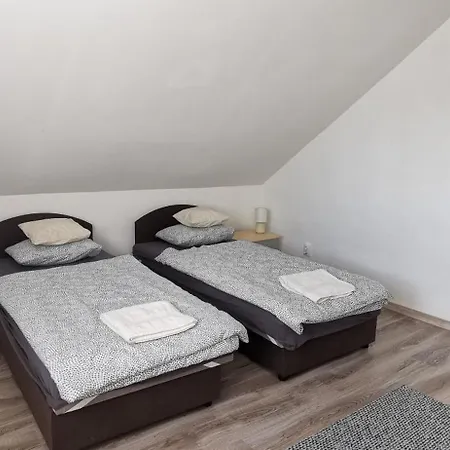 Апартаменты Rigofeszek Apartmanhaz Гардонь