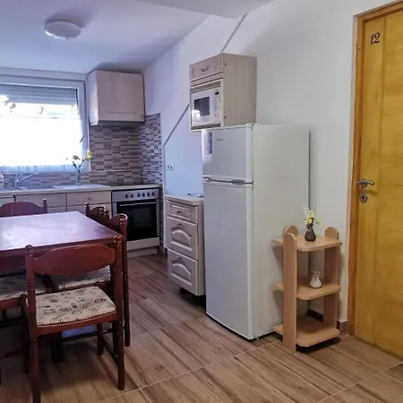 Rigofeszek Apartmanhaz * Гардонь