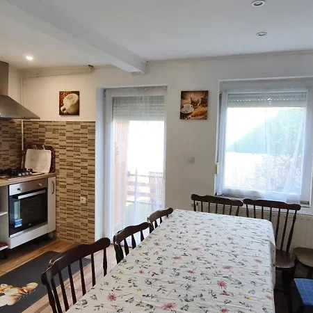 Апартаменты Rigofeszek Apartmanhaz Гардонь