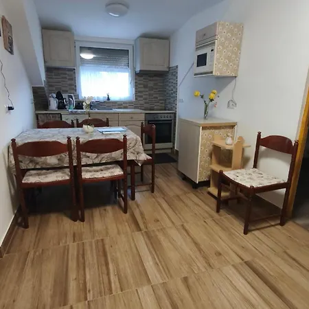 Lägenhet Rigofeszek Apartmanhaz Gárdony